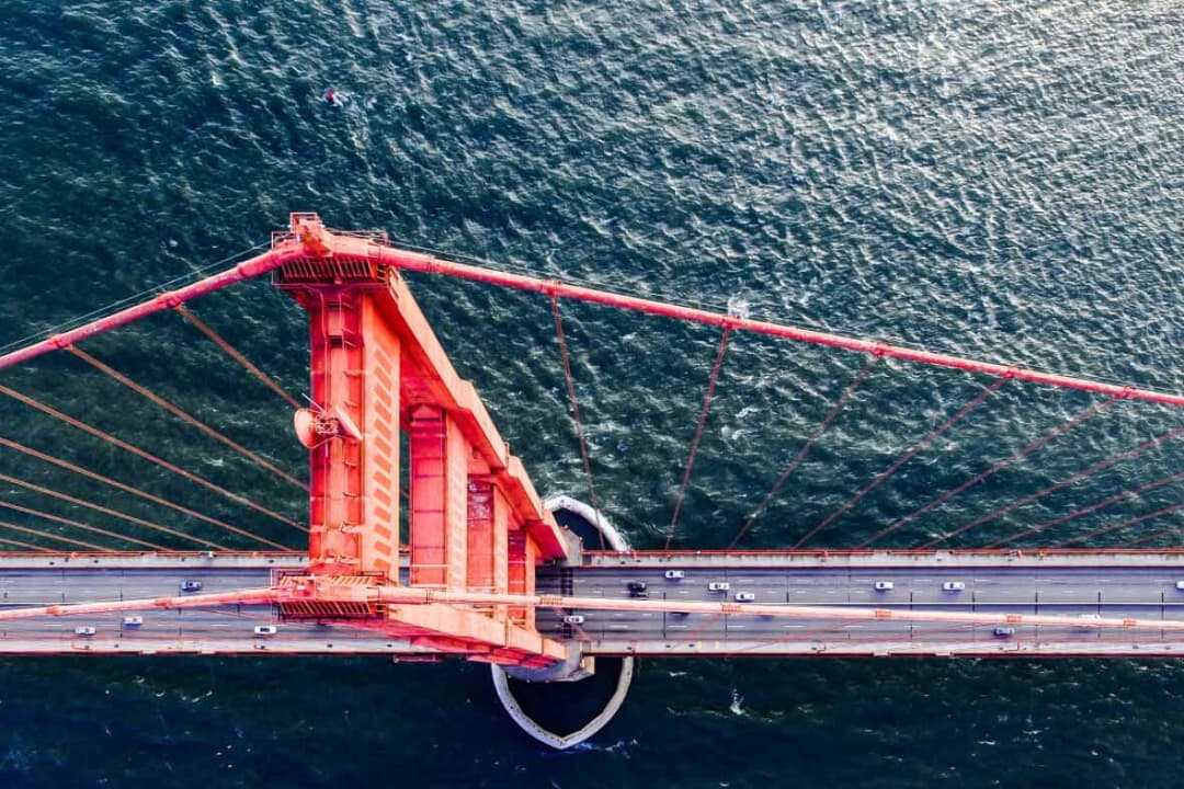 Bridging the gap between technology and business: The role of a solution architect